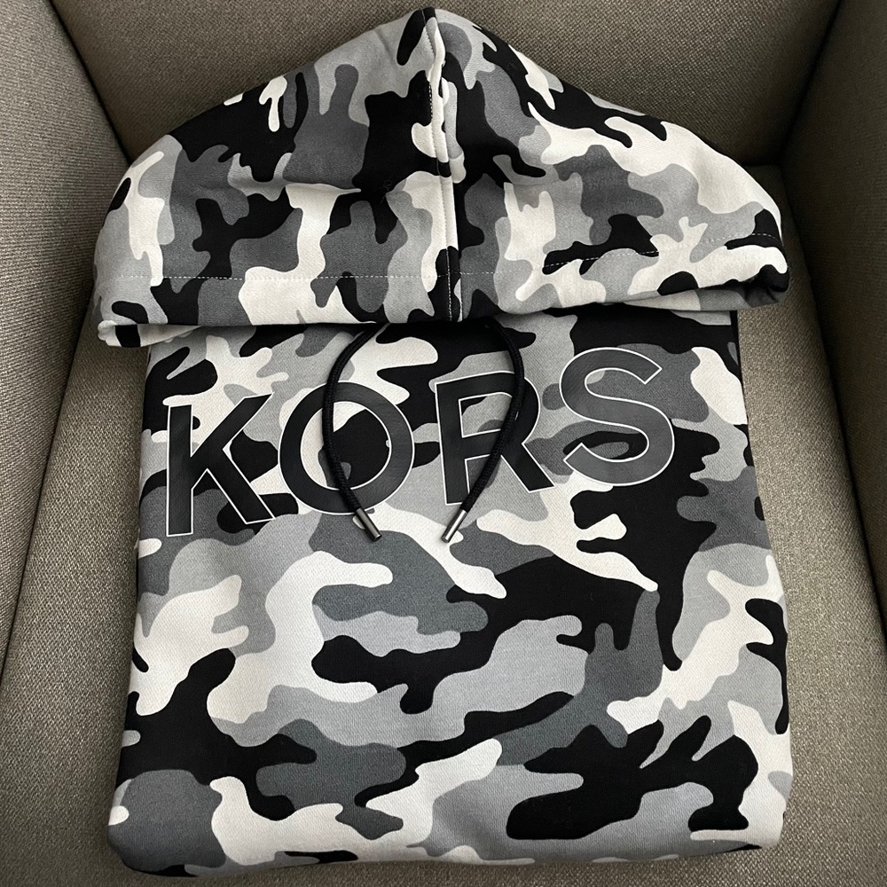 ❗️2✖️HOT PICK❗️Michael Kors camouflage sweatshirt. - Picture 1 of 7